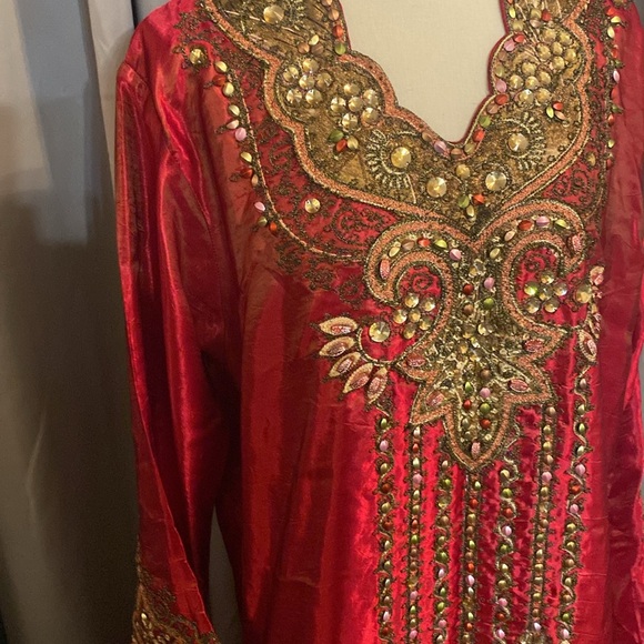 Red Stain Kaftan - Picture 2 of 5